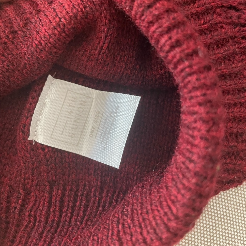 Red beanie - Picture 2 of 2